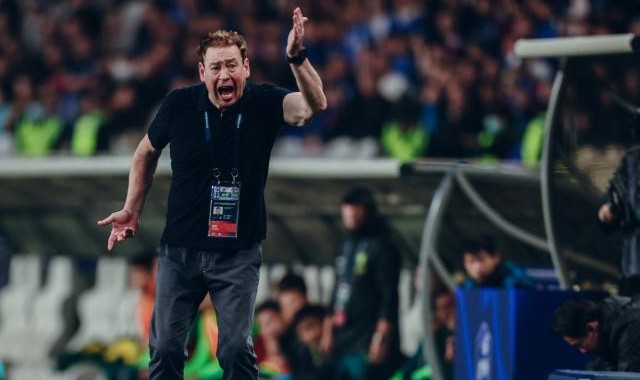 逆转到被绝平！申花吞下苦果 固执斯卢茨基遭质疑