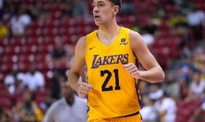 欧博ABG官网-夏联神器！斯威德三分9中6空砍全场最高22分外加10板 正负值+14