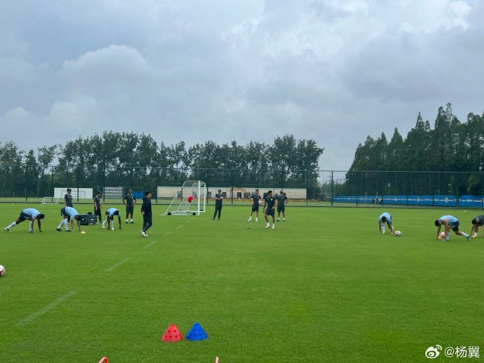 69503bd5gy1i39unpz3pwj21400u0gs2 (1).jpg